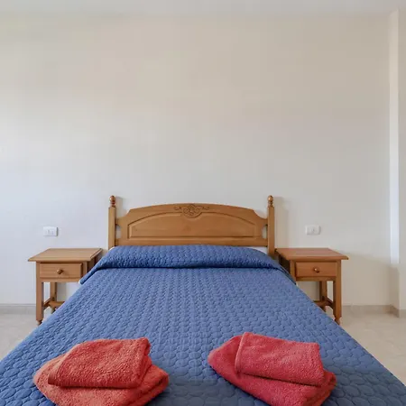 Isla 5 Apartment